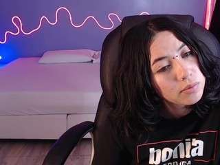 Frida Lassi nude and sexy before cam for live chat