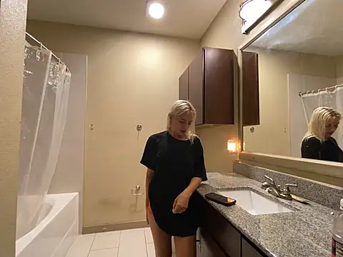 girlfriendmissy nude stripping on cam for live sex video chat