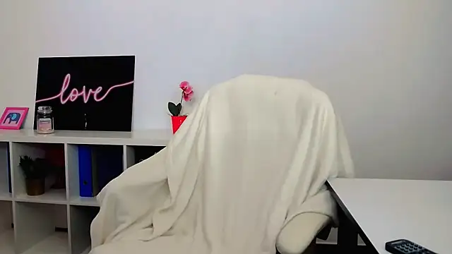 Lia_Benini nude stripping on cam for live sex video chat