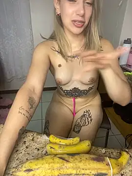 Loira_strip nude stripping on cam for live sex video chat