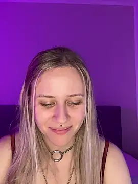 lunawolf21 nude stripping on cam for live sex video chat
