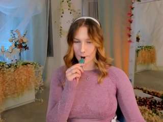 MaryWaddell nude and sexy before cam for live chat