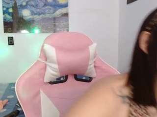 Mel nude and sexy before cam for live chat