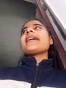 Poonam_Baby nude stripping on cam for live sex video chat