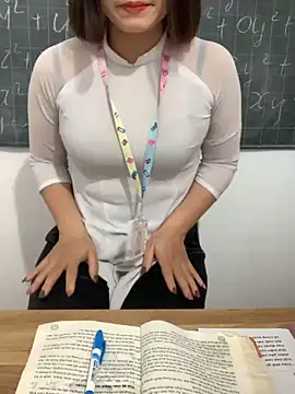 Schoolgirl_6969 nude stripping on cam for live sex video chat