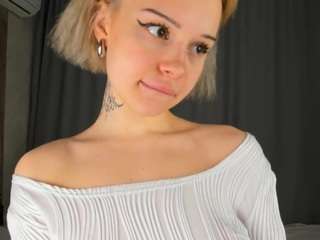 TheaCheesman nude and sexy before cam for live chat