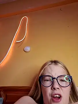 -veranito- nude stripping on cam for live sex video chat