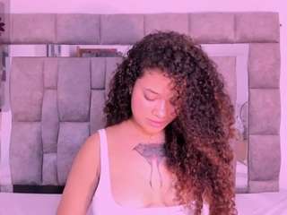 Zuly-Jones nude and sexy before cam for live chat