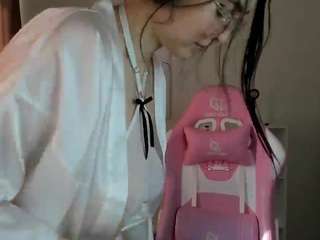 Alisa-Wendy nude and sexy before cam for live chat