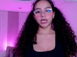 AnahiCurlie nude and sexy before cam for live chat