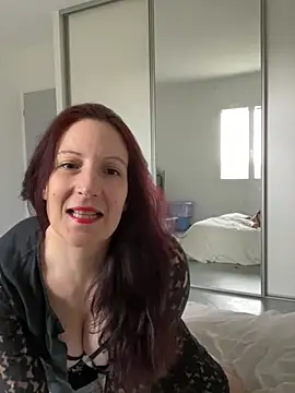 Chatoncoquin62 nude stripping on cam for live sex video chat
