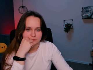 Emilly-peach nude and sexy before cam for live chat