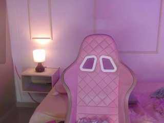 Emilyy-rosee nude and sexy before cam for live chat