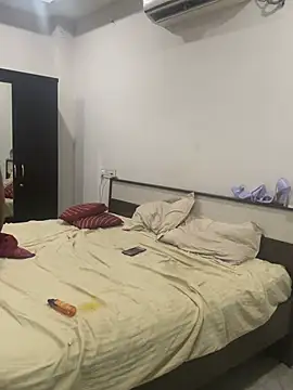 Hotswetie nude stripping on cam for live sex video chat