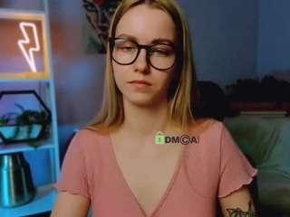 Ivi-goddess nude and sexy before cam for live chat