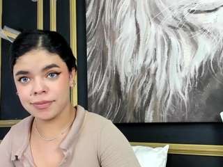 Kenia28 nude and sexy before cam for live chat