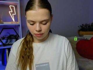 Kira-shine1 nude and sexy before cam for live chat