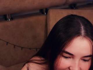 QueenieClowes nude and sexy before cam for live chat