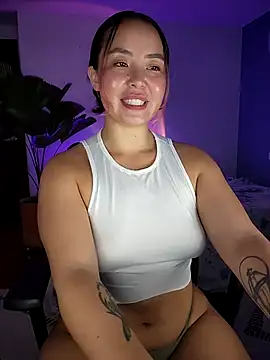 RenEnvy nude stripping on cam for live sex video chat