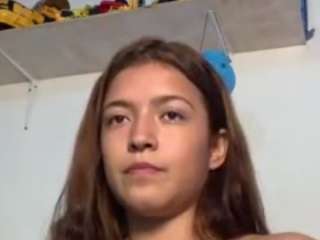 Scarlethsexii nude and sexy before cam for live chat