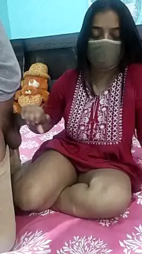 Sexi-bhabhi nude stripping on cam for live sex video chat