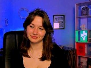 Sweet-lanaya nude and sexy before cam for live chat