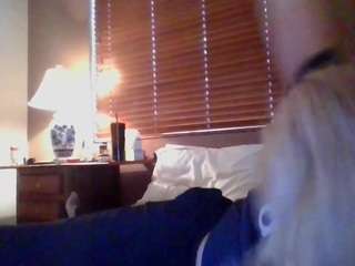 AmpuTease nude and sexy before cam for live chat