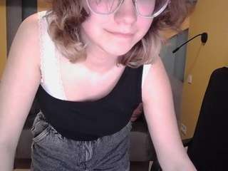 AngelinaLow nude and sexy before cam for live chat