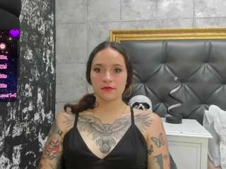 AnnyyThompson nude and sexy before cam for live chat