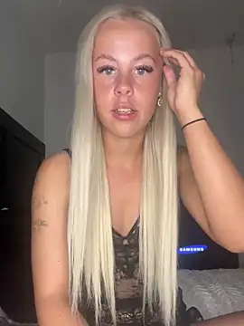 Blondebabee_x nude stripping on cam for live sex video chat