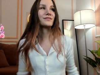 Claire nude and sexy before cam for live chat