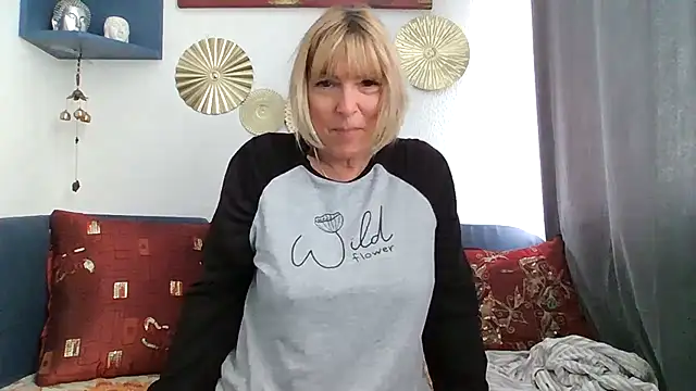 ClassyNAWTYBritMILF nude stripping on cam for live sex video chat