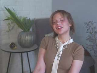 DaisyHartford nude and sexy before cam for live chat