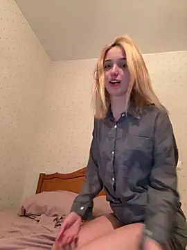 DollyTall nude stripping on cam for live sex video chat