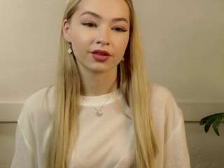 EdythEglin nude and sexy before cam for live chat