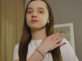 EldaFarran nude and sexy before cam for live chat