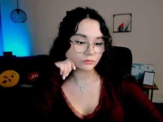 Ellie-fire nude and sexy before cam for live chat