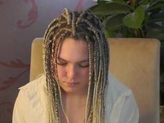 ElswythClose nude and sexy before cam for live chat