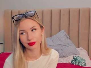 𝓔, 𝓵𝓵𝓮𝓷 The Sweet Tooth nude and sexy before cam for live chat