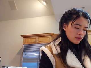 Goddess Lisa nude and sexy before cam for live chat