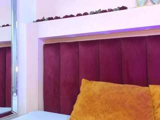 JESSY-CORTES nude and sexy before cam for live chat