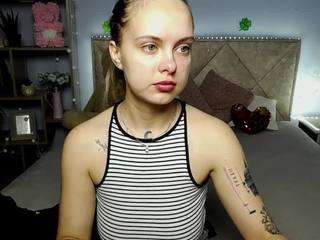 KhaleesiMoon nude and sexy before cam for live chat