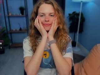 LolaEvans nude and sexy before cam for live chat