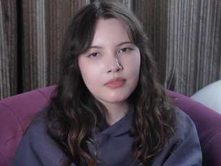 MaeGrayer nude and sexy before cam for live chat