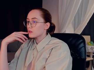 MaidaFeltham nude and sexy before cam for live chat