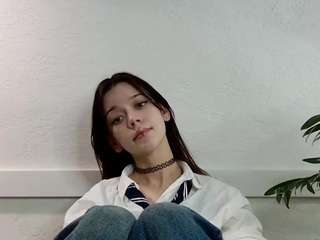 MaxineAcors nude and sexy before cam for live chat