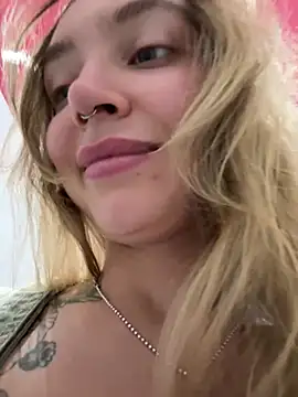 Miss_Elfie nude stripping on cam for live sex video chat