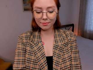 PhyllisBones nude and sexy before cam for live chat