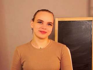 RandiFenning nude and sexy before cam for live chat