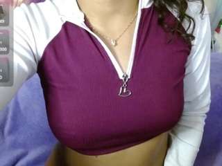 Yakeline1 nude and sexy before cam for live chat